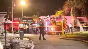 ΗΠΑ: Συνετρίβη αεροσκάφος σε κοινότητα με τροχόσπιτα - «Υπάρχουν πολλοί νεκροί» (βίντεο) ΗΠΑ: Συνετρίβη αεροσκάφος σε κοινότητα με τροχόσπιτα – «Υπάρχουν πολλοί νεκροί» (βίντεο)