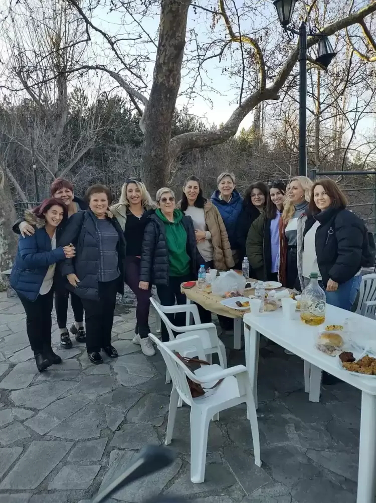 Κάτω από τις ζεστές ακτίνες του ήλιου….η κοπή πίτας των Ηπειρωτών Κοζάνης