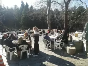 Κάτω από τις ζεστές ακτίνες του ήλιου….η κοπή πίτας των Ηπειρωτών Κοζάνης Κάτω από τις ζεστές ακτίνες του ήλιου….η κοπή πίτας των Ηπειρωτών Κοζάνης