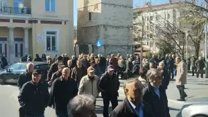 Κοζάνη: Ανθρώπινες συντάξεις και δωρεάν υγεία... το σύνθημα στη διαμαρτυρία Κοζάνη: Ανθρώπινες συντάξεις και δωρεάν υγεία… το σύνθημα στη διαμαρτυρία