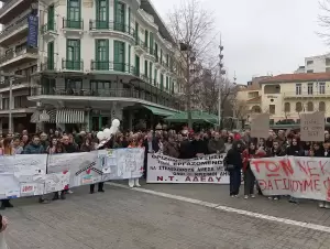 Κοζάνη - Μεγάλη πορεία για τα θύματα της τραγωδίας των Τεμπών (βίντεο και εικόνες) Κοζάνη – Μεγάλη πορεία για τα θύματα της τραγωδίας των Τεμπών