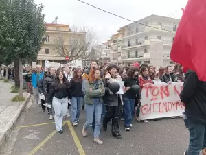 Κοζάνη - Μεγάλη πορεία για τα θύματα της τραγωδίας των Τεμπών (βίντεο και εικόνες) Κοζάνη – Μεγάλη πορεία για τα θύματα της τραγωδίας των Τεμπών
