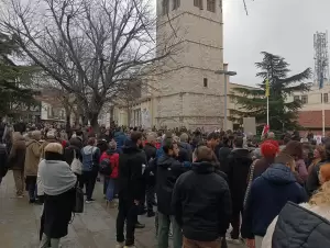 Κοζάνη - Μεγάλη πορεία για τα θύματα της τραγωδίας των Τεμπών (βίντεο και εικόνες) Κοζάνη – Μεγάλη πορεία για τα θύματα της τραγωδίας των Τεμπών