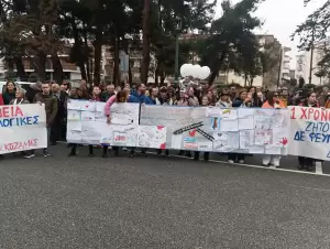 Κοζάνη - Μεγάλη πορεία για τα θύματα της τραγωδίας των Τεμπών (βίντεο και εικόνες) Κοζάνη – Μεγάλη πορεία για τα θύματα της τραγωδίας των Τεμπών