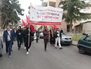 Κοζάνη - Μεγάλη πορεία για τα θύματα της τραγωδίας των Τεμπών (βίντεο και εικόνες) Κοζάνη – Μεγάλη πορεία για τα θύματα της τραγωδίας των Τεμπών