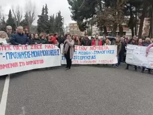 Κοζάνη - Μεγάλη πορεία για τα θύματα της τραγωδίας των Τεμπών (βίντεο και εικόνες) Κοζάνη – Μεγάλη πορεία για τα θύματα της τραγωδίας των Τεμπών