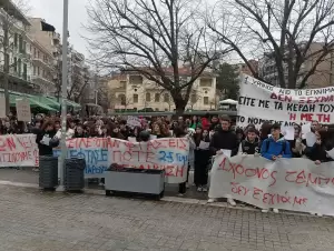 Κοζάνη - Μεγάλη πορεία για τα θύματα της τραγωδίας των Τεμπών (βίντεο και εικόνες) Κοζάνη – Μεγάλη πορεία για τα θύματα της τραγωδίας των Τεμπών