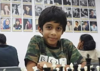 Παγκόσμιο Ρεκόρ Για 8Χρονο Σκακιστή – Ο Νεότερος Παίκτης Που Νίκησε Γκραντ Μετρ  
