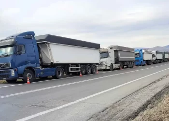 Στα Σέρβια Βγαίνουν Στο Δρόμο…