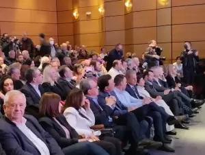 Στέφανος Κασσελάκηςστην Κοζάνη - Η περιοχή σας παρακμάζει Στέφανος Κασσελάκης στο συνέδριο της Κοζάνης – Η περιοχή σας παρακμάζει