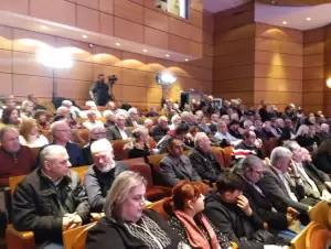 Στέφανος Κασσελάκηςστην Κοζάνη - Η περιοχή σας παρακμάζει Στέφανος Κασσελάκης στο συνέδριο της Κοζάνης – Η περιοχή σας παρακμάζει