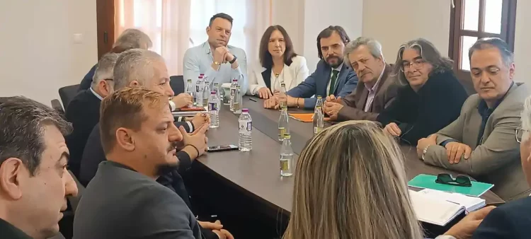 Συνάντηση Εργασίας Δημάρχου Δεσκάτης Με Στέφανο Κασσελάκη