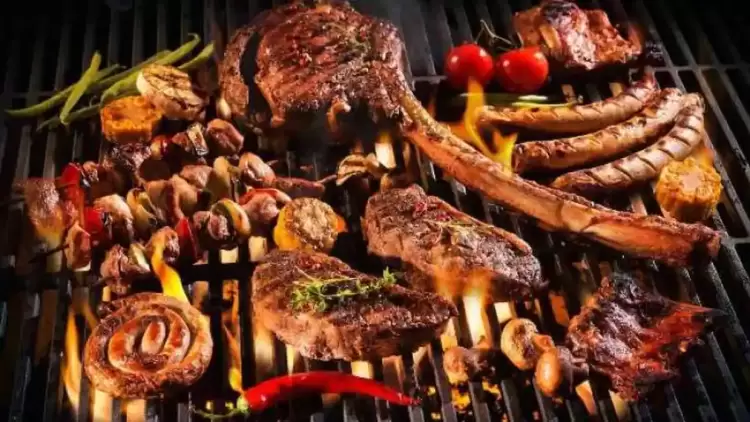 Τσικνοπέμπτη 2024: Πότε «πέφτει» φέτος – Όλες οι αργίες του έτους