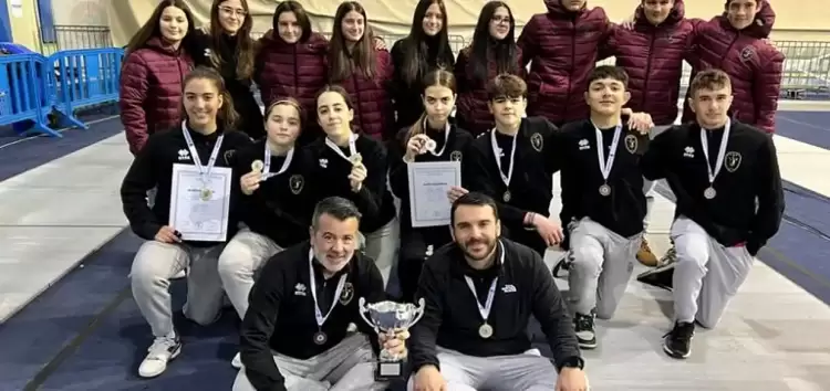 Ξιφασκία: Πρωταθλήτριες Ελλάδος οι νεάνιδες της Γ.Ε. Φλώρινας Ξιφασκία: Πρωταθλήτριες Ελλάδος οι νεάνιδες της Γ.Ε. Φλώρινας