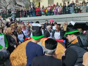 To τρανύτερο κιχί στην κεντρική πλατεία Κοζάνης (εικόνες)