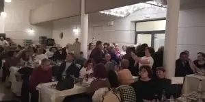 Ακούραστοι στο γλέντι οι “φίλοι της παράδοσης” και η όμορφη παρέα τους…