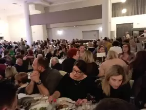 Ακούραστοι στο γλέντι οι “φίλοι της παράδοσης” και η όμορφη παρέα τους…