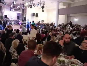 Ακούραστοι στο γλέντι οι “φίλοι της παράδοσης” και η όμορφη παρέα τους…