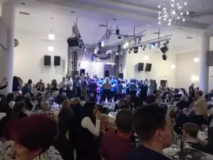 Ακούραστοι στο γλέντι οι “φίλοι της παράδοσης” και η όμορφη παρέα τους…