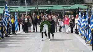 Απότιση φόρου τιμής από μαθητές στην κεντρική πλατεία Κοζάνης 