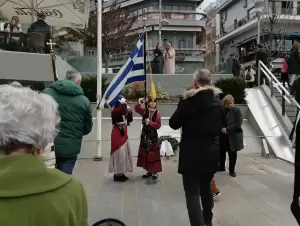 Απότιση φόρου τιμής από μαθητές στην κεντρική πλατεία Κοζάνης 