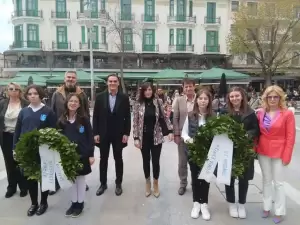 Απότιση φόρου τιμής από μαθητές στην κεντρική πλατεία Κοζάνης 