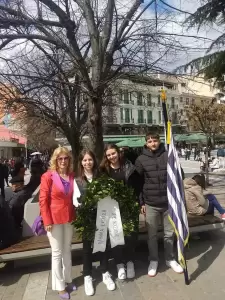 Απότιση φόρου τιμής από μαθητές στην κεντρική πλατεία Κοζάνης 