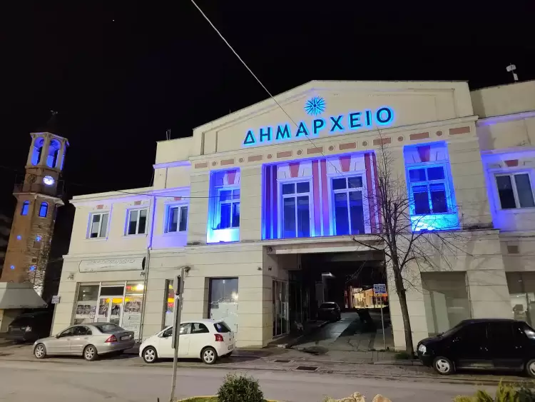 Δήμος Γρεβενών: Στα «μπλε της Ελλάδας» το Δημαρχείο  και το Ρολόι της πόλης για το «Χρυσό μας παιδί» Μίλτο Τεντόγλου
