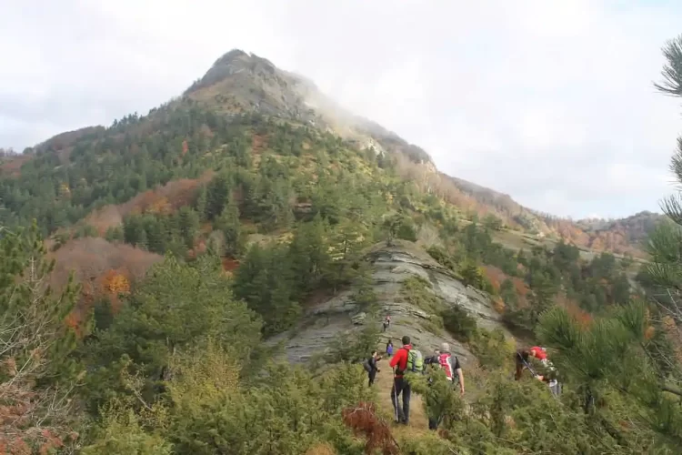 Ο Ε.ο.σ. Κοζάνης Διοργανώνει Ορειβατική Διάσχιση Από Τον Πεντάλοφο Στον Βυθό Βοϊου