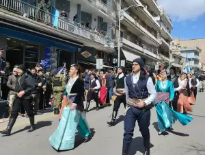 Είχαν τη χάρη και το καμάρι στην παρέλαση στην Κοζάνη (εικόνες & βίντεο) Είχαν τη χάρη και το καμάρι στην παρέλαση στην Κοζάνη (εικόνες & βίντεο)