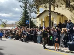 Είχαν τη χάρη και το καμάρι στην παρέλαση στην Κοζάνη (εικόνες & βίντεο) Είχαν τη χάρη και το καμάρι στην παρέλαση στην Κοζάνη (εικόνες & βίντεο)