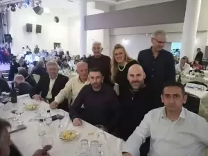 Είχαν πολλά κέφια...ο χορός του συλλόγου Αγίου Αθανασίου Κοζάνης Είχαν πολλά κέφια…ο χορός του συλλόγου Αγίου Αθανασίου Κοζάνης