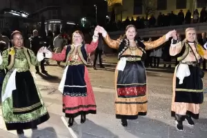 Ο φανός Αριστοτέλης στην κεντρική πλατεία 