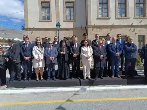 Καλλιόπη Βέττα: Η Ελληνική Επανάσταση συμβολίζει τον αγώνα απέναντι σε κάθε μορφής δυναστεία, τον αγώνα για ελεύθερη ζωή Καλλιόπη Βέττα: Η Ελληνική Επανάσταση συμβολίζει τον αγώνα απέναντι σε κάθε μορφής δυναστεία, τον αγώνα για ελεύθερη ζωή