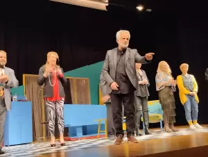 Μας περιμένει… Μια ανατρεπτική σάτιρα του Μιχάλη Πιτένη«Περπιρόπουλος, ο Μέγας»