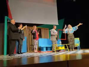 Μας περιμένει… Μια ανατρεπτική σάτιρα του Μιχάλη Πιτένη«Περπιρόπουλος, ο Μέγας»