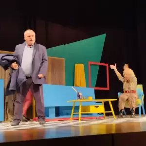 Μας περιμένει… Μια ανατρεπτική σάτιρα του Μιχάλη Πιτένη«Περπιρόπουλος, ο Μέγας»