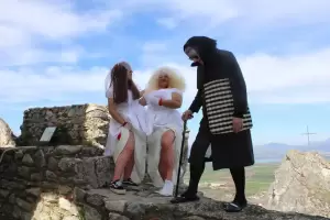 Με σάτιρα, κέφι και αυθορμητισμό το Σερβιώτικο Καρναβάλι 2024 Με σάτιρα, κέφι και αυθορμητισμό το Σερβιώτικο Καρναβάλι 2024