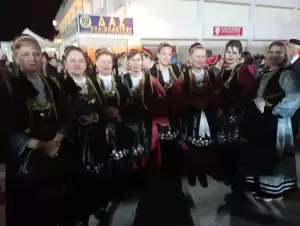 Ωραία, ήταν στο Ωραιόκαστρο… Οι “Φίλοι της Παράδοσης” παρουσίασαν το έθιμο του φανού