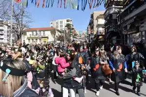 Παιδική αποκριά χορός και τραγούδι…