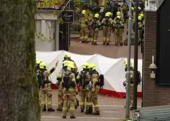 Συναγερμός στην Ολλανδία – Άνδρας με εκρηκτικά κρατά ομήρους σε μπαρ (βίντεο)