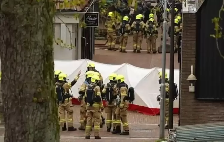 Συναγερμός στην Ολλανδία – Άνδρας με εκρηκτικά κρατά ομήρους σε μπαρ (βίντεο)