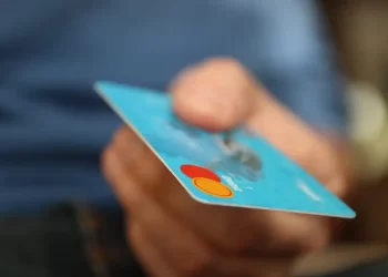 Τι Συμβαίνει Κάθε Φορά Που Πληρώνετε Με Κάρτα – Η «Πίτα» Των 170 Δις. Ευρώ