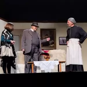 «Του χούι, ξιχούι δε γένιτι» – Πρεμιέρα με πολύ κόσμο για την αποκριάτικη θεατρική παράσταση των “Κασμιρτζήδων”