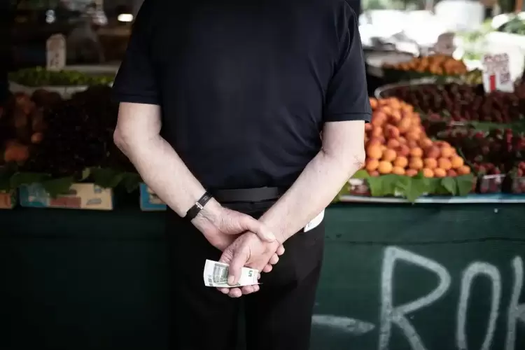 Financial Times: Το οικονομικό παράδοξο της Ελλάδας – Ισχυρή ανάπτυξη, αλλά η φτωχότερη στην ΕΕ