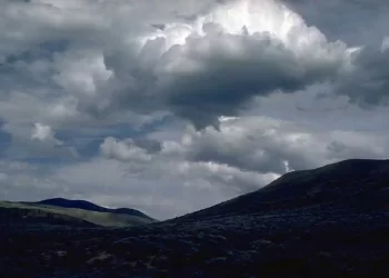 Ο Καιρός Στην Κοζάνη Και Την Δυτική Μακεδονία Σήμερα, Σάββατο 20/4: Συννεφιά Με Βροχές Και Σποραδικές Καταιγίδες
