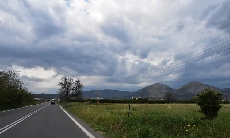 Ο Καιρός Στην Κοζάνη Και Την Δυτική Μακεδονία Σήμερα, Πέμπτη 25/4: Νεφώσεις Με Τοπικές Βροχές Και Πτώση Θερμοκρασίας