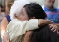 Κοζάνη: Νεαρή Κοπέλα “Αγκάλιασε” Γιαγιά Αφαιρώντας Της Χρυσό Σταυρό
