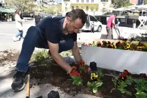  «Στα ανοιξιάτικα» η κεντρική πλατεία Νίκης