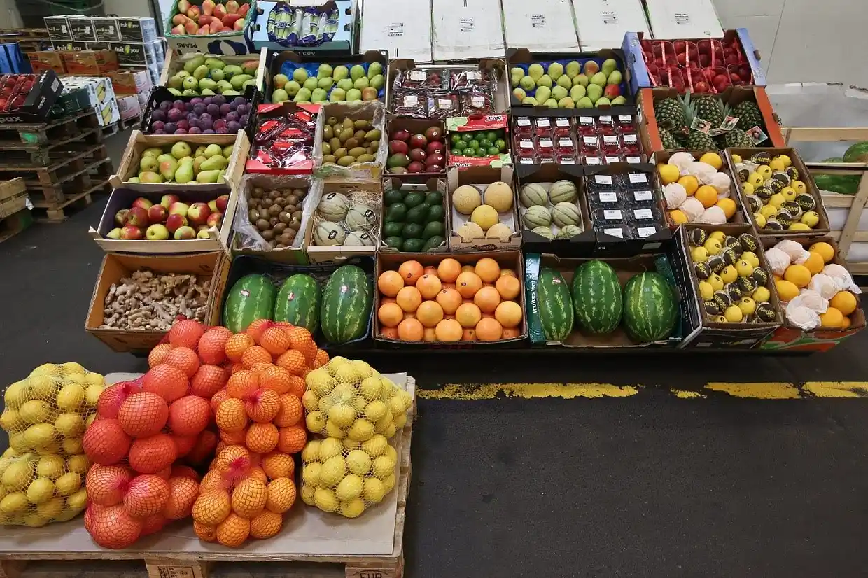 Στα ύψη οι τιμές σε φρούτα και λαχανικά – Η δαιδαλώδης διαδρομή από το χωράφι στο ράφι